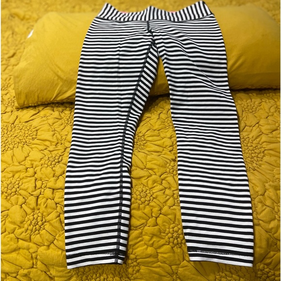 3 PAIRS of Size 6 Lululemon Leggings EUC All 3 pairs included - Picture 3 of 13